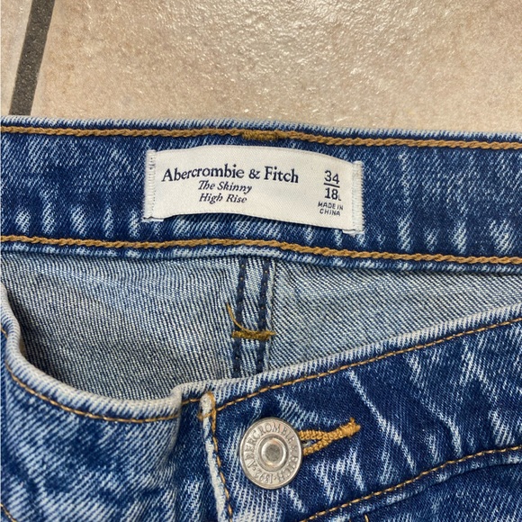 Size 34/18 LONG Ambercrombie jeans. Acid wash - Picture 3 of 4